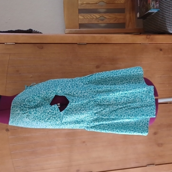 SHEIN TOP WITH EMPYRE WAIST - Picture 6 of 8